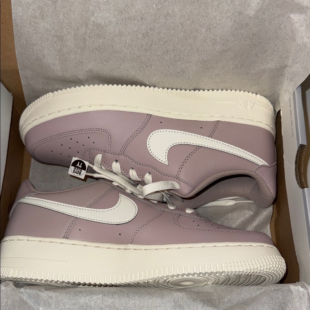 Nike Women's Cream and Pink Sneakers size 7 youth women’s size 8.5 Air Force one